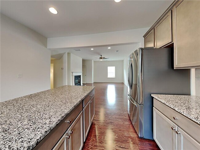 Photo - 975 Society Cir