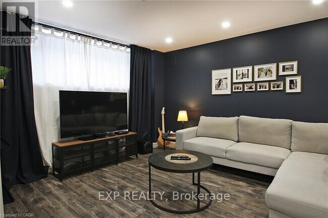 Photo - 23 Scarletwood St