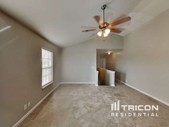 Photo - 1307 Creekside Dr