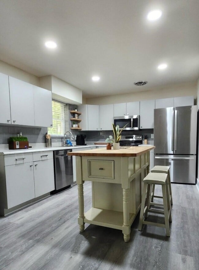 Photo - 2153 Longview Dr