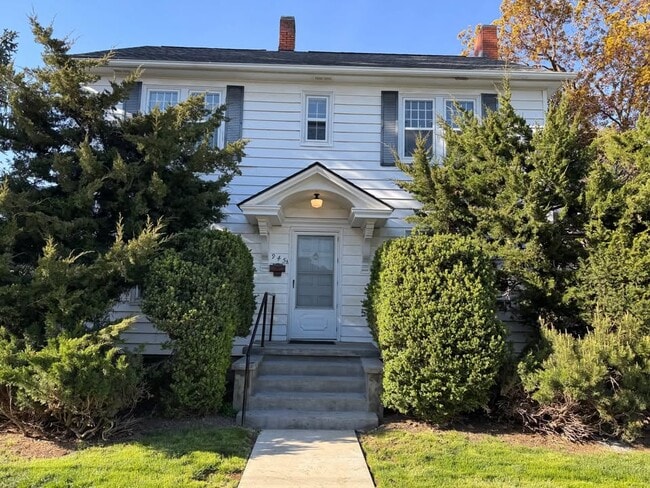 Photo - 945 University St