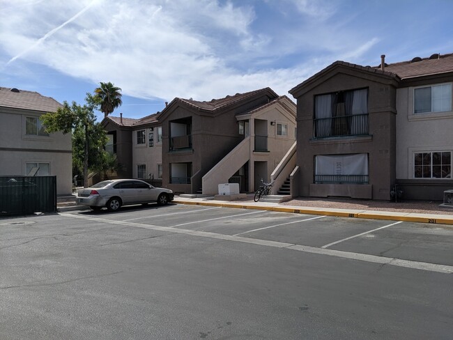 Photo - 2 BED 2 BATH FIRST FLOOR CONDO!! Unit 102