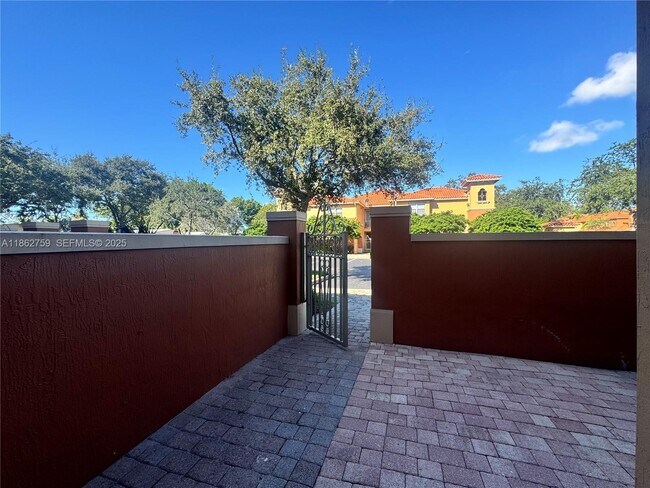 Photo - 5004 S Harbor Isles Dr