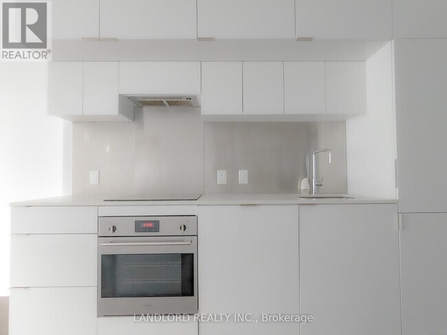 Photo - 185 Roehampton Ave Unit 1801