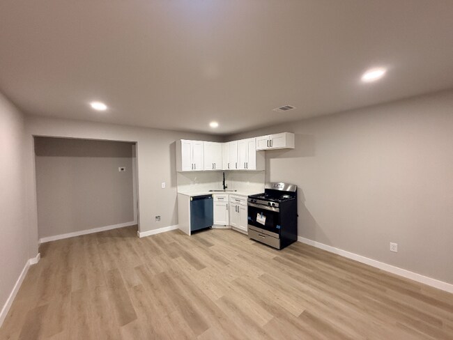 Photo - 1519 McKee St Unidad 2