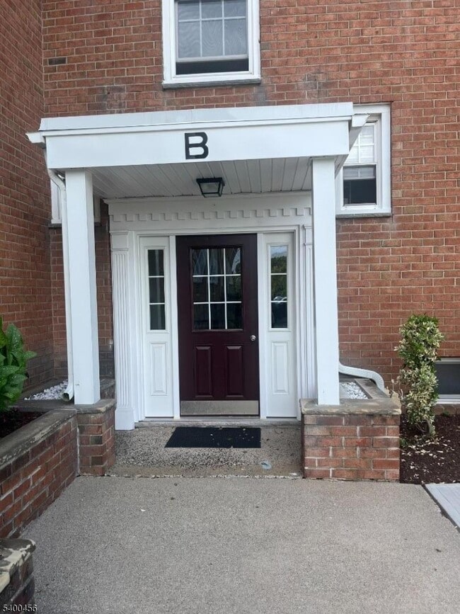 Building Photo - 565 Grove St Unit B12