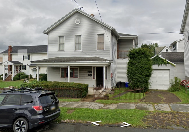 Building Photo - 511 E Elm St Unit Upper