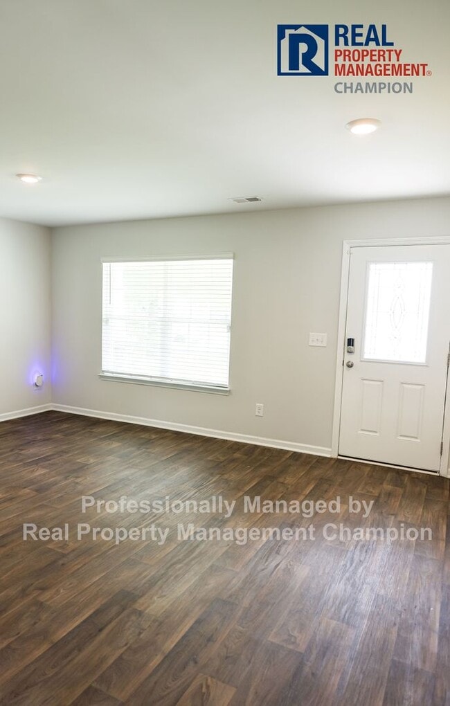 Building Photo - Spacious Home w/Open Living, Fireplace, Fenced Yard & Solar Panels