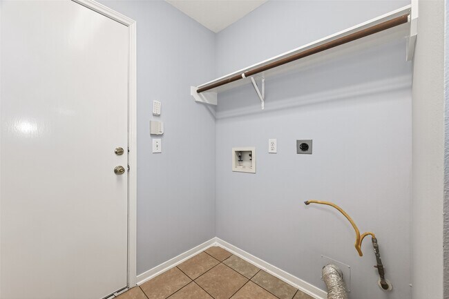 Building Photo - 3135 Silver Cedar Trail