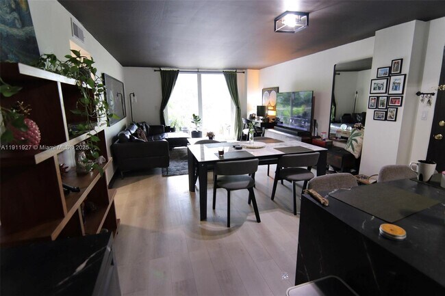 Photo - 6801 Indian Creek Dr Apartamento Unidad 201