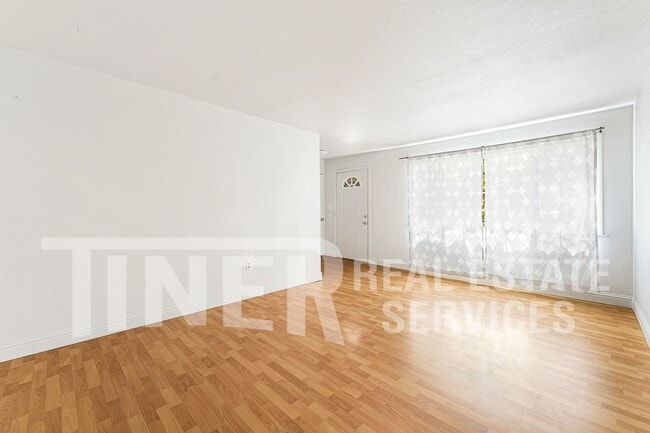 Photo - 1436 Carrie St