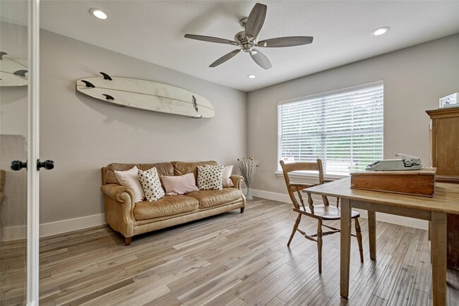 Building Photo - 38 E Gaslight Pl