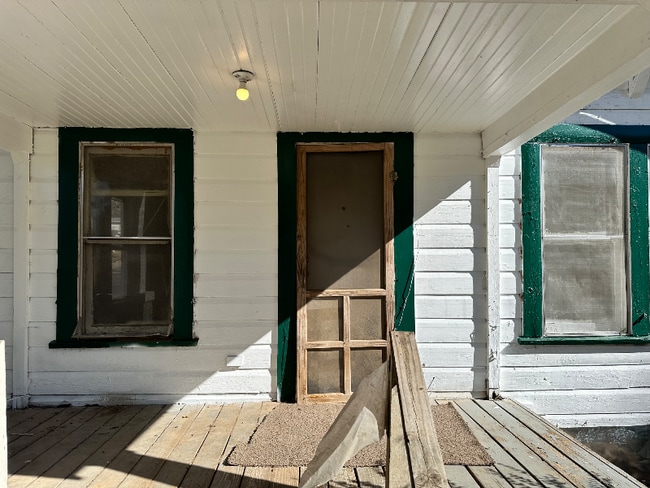 Photo - 1301 S State Line Ave