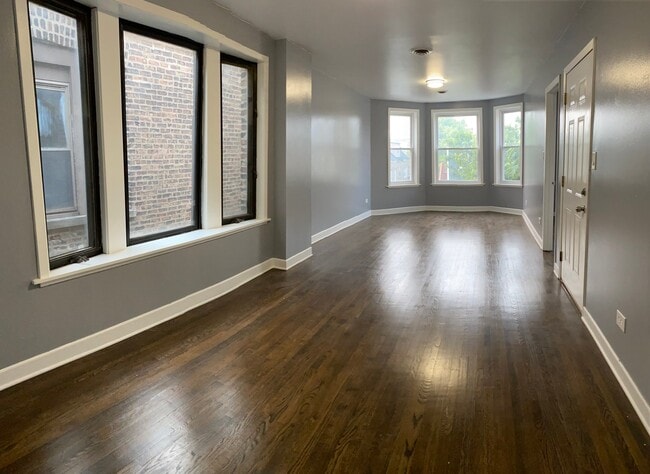 Building Photo - 2513 W Pershing Rd Unit 2
