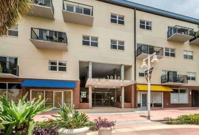 1010 Central Ave. Close to ALL! - 1010 Central Ave Unit 433