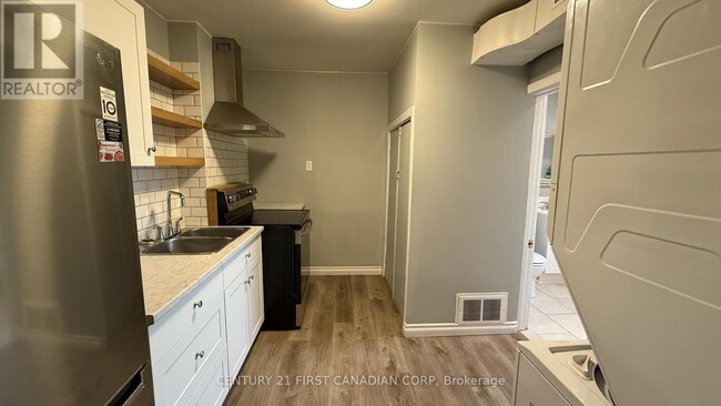 Photo - 1072 Dundas St Unité 3