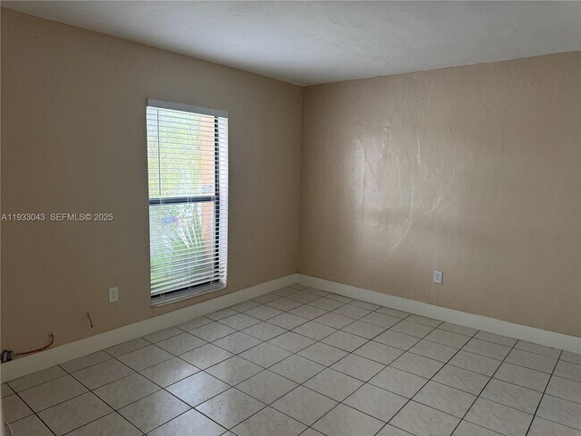 Photo - 1280 W 54th St Unidad 209B