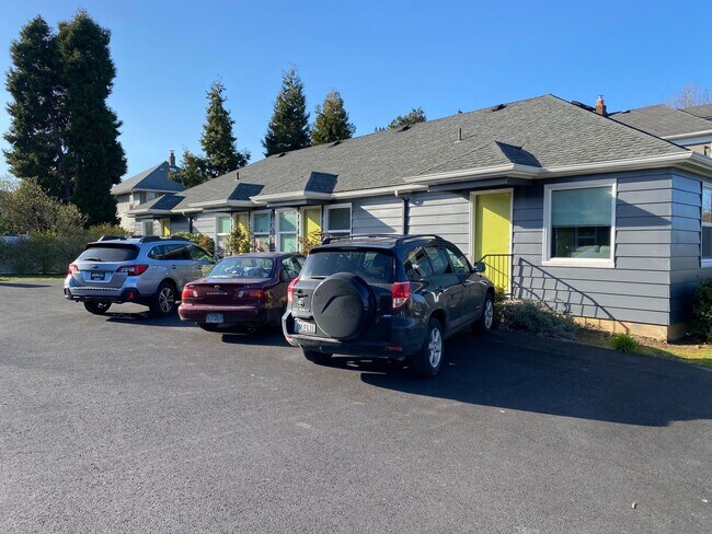 Photo - Arbor Lodge Court Greenspace 4-plex Storage Pets Parking Unit 6617  2