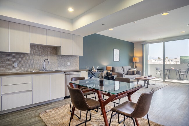 Photo - 10473 Santa Monica Blvd Unidad ID10579A