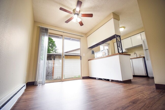 Bright and Spacious 2 Bed 1 Bath APT in NE... - Bright and Spacious 2 Bed 1 Bath APT in NE... Unit 915