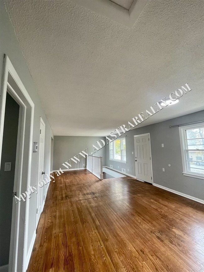 Photo - 4904 NE 44th Terrace