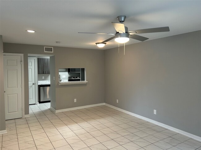 Photo - 1880 White Oak Dr Unidad 103