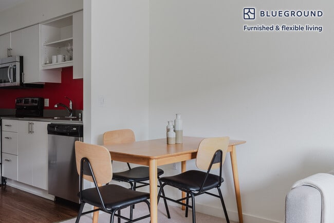 Photo - 330 3rd Ave W Unidad FL5-ID764