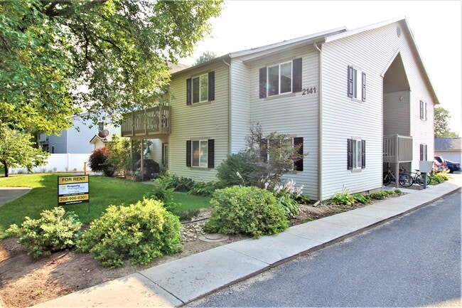 Building Photo - Stephen-2141 Unit 201