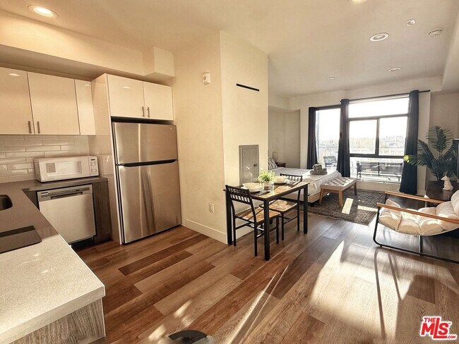 Photo - 723 S St Andrews Pl Unit 312