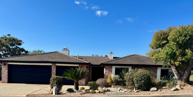 Photo - 1824 Queens Way