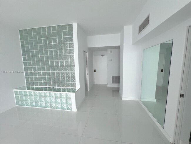 Photo - 800 West Ave Unidad PH27