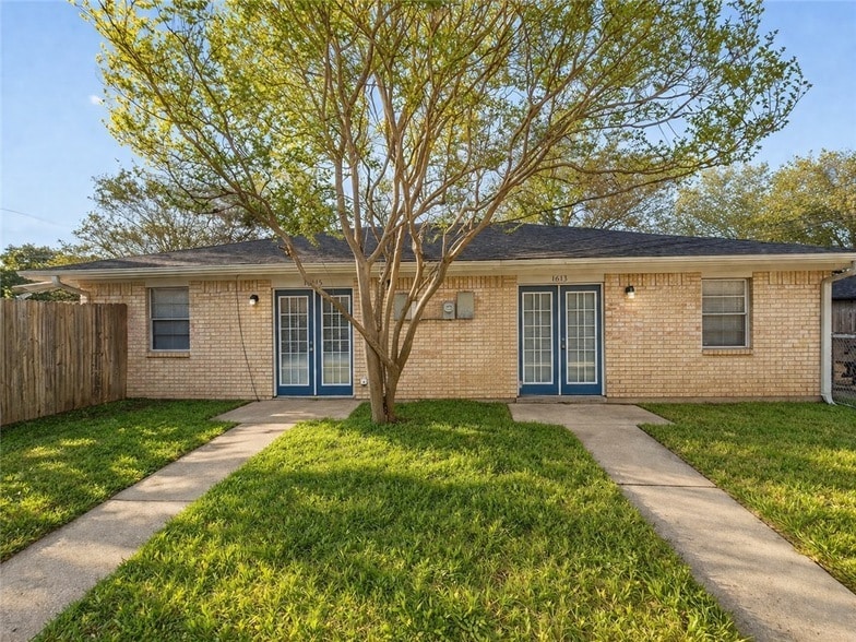 Photo - 1613 Southwest Pkwy