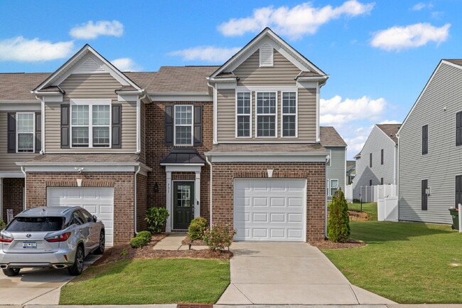 Building Photo - "3-Bed Townhouse Retreat on Elders Story R...