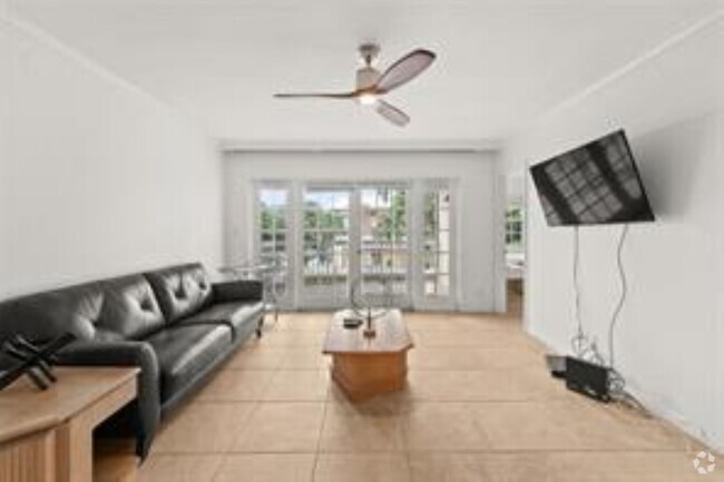 Building Photo - 2424 SE 17th St Unit 202B Rental