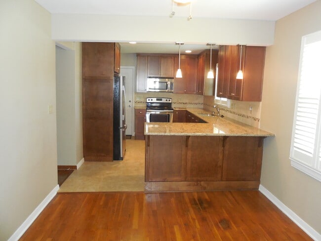 Photo - 2021 Stratford Rd