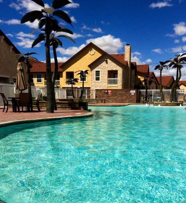 Hermosa piscina - Lantana Gardens