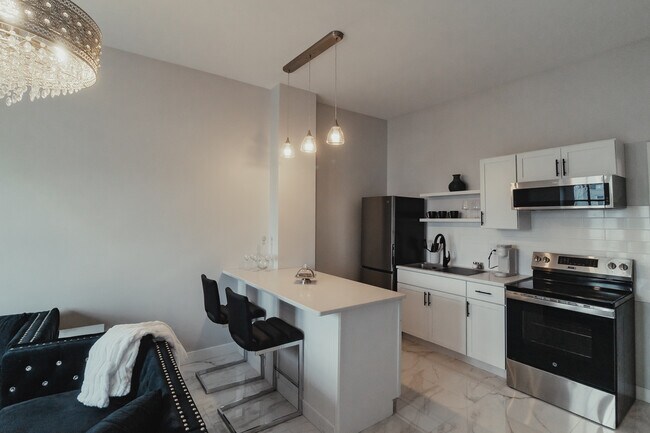 Photo - 714 N Main St Unidad Dewey's Boutique Apt