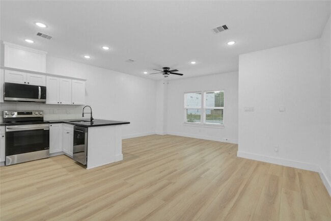 Photo - 8410 Sunnyhill St