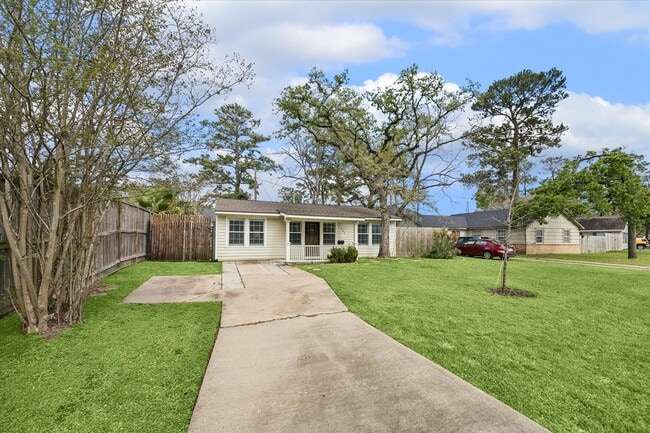 Photo - 1062 W 41st St