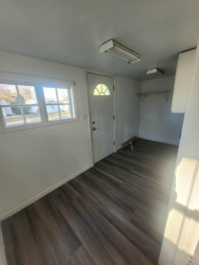 Photo - Lower 2 Bedroom Duplex in BG