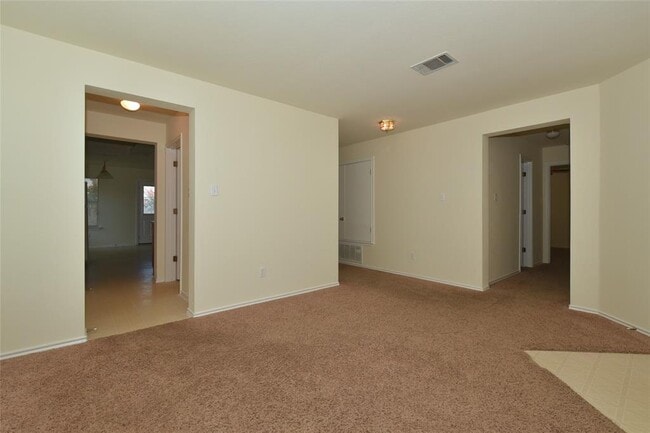Photo - 807 Estancia Way