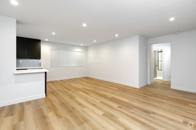 Building Photo - 243 S Park View St Unit 6 Rental