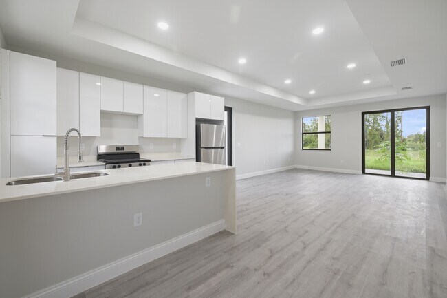 Photo - 757 Joponica Ave S
