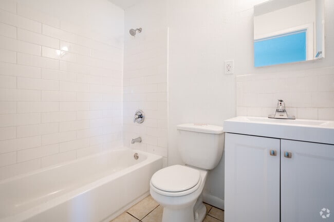 1BD, 1BA - 550SF - Bathroom