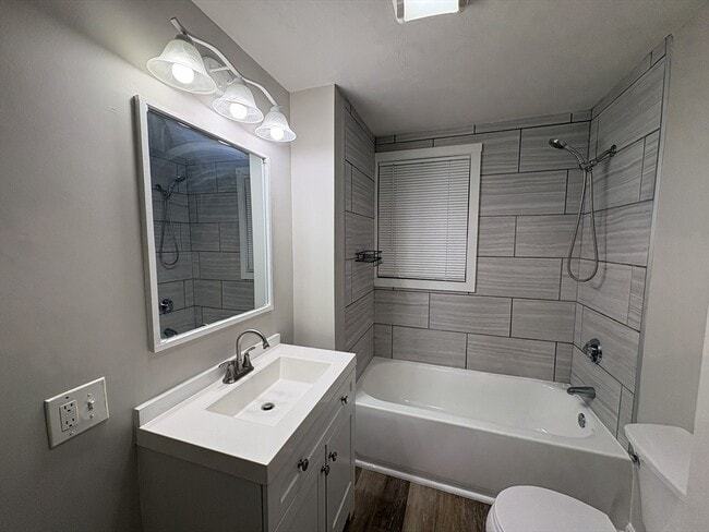 Building Photo - 171 Pleasant St Unit 2