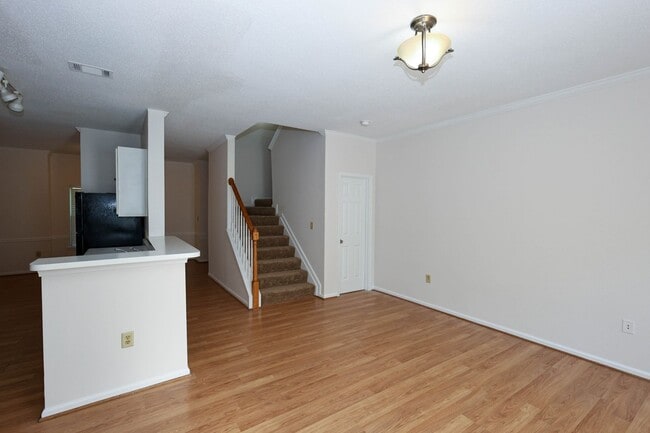 Photo - 230 Amal Dr SW