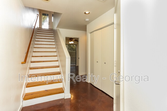 Photo - 241 Maynard Terrace SE
