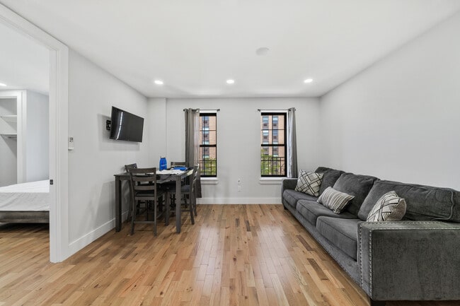 Photo - 2505 Hoffman St