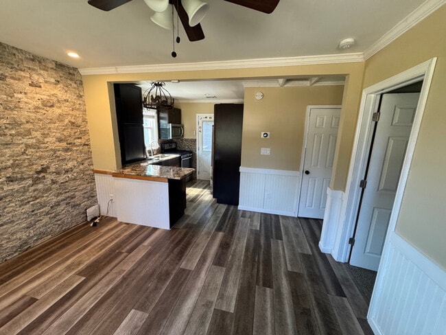 Photo - 28 Sheridan Dr
