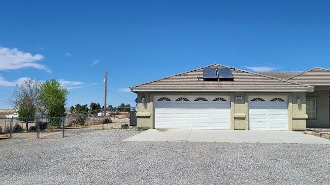 Photo - 2 ACRE OUTLIERS - Fuchsia St.